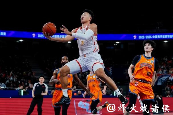 贺希宁爆砍43分!CBA第一铁人吓了大鲨鱼一大跳 贺希宁爆砍43分!CBA第一铁人吓了大鲨鱼一大跳