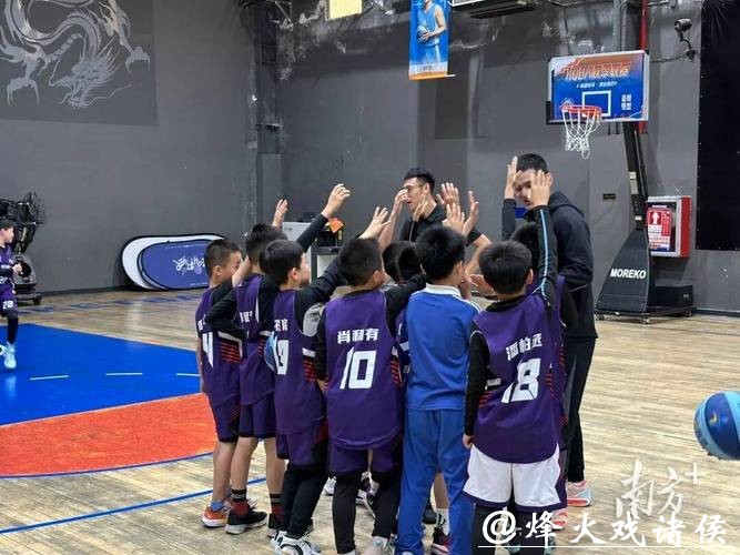 篮球火种点燃少年梦！深圳龙华润庆翔公益行构筑职业与青春的桥梁